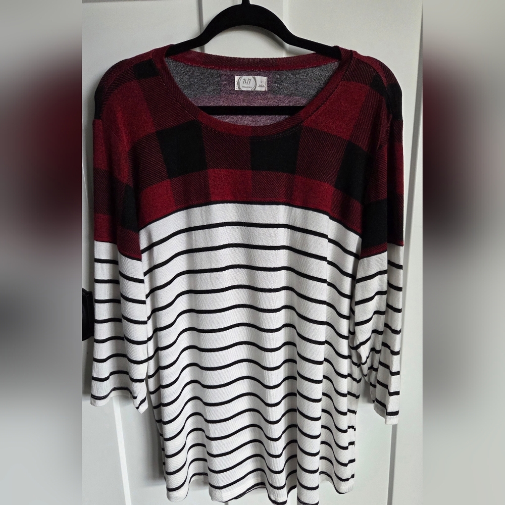 Maurices 24/7 buffalo plaid blocked tee